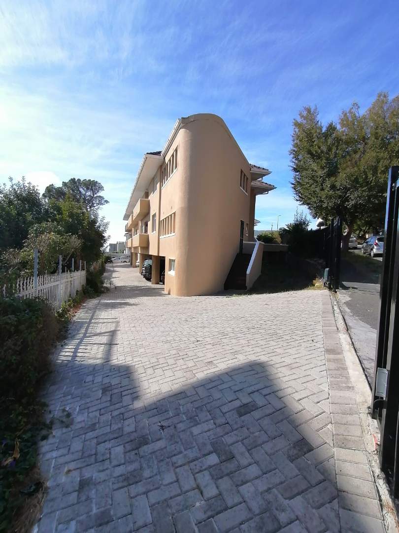 To Let 3 Bedroom Property for Rent in Vredehoek Western Cape